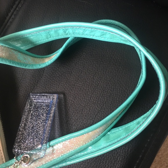 Coach Poppy Signature Glam Tote 14986 and … - Picture 8 of 8